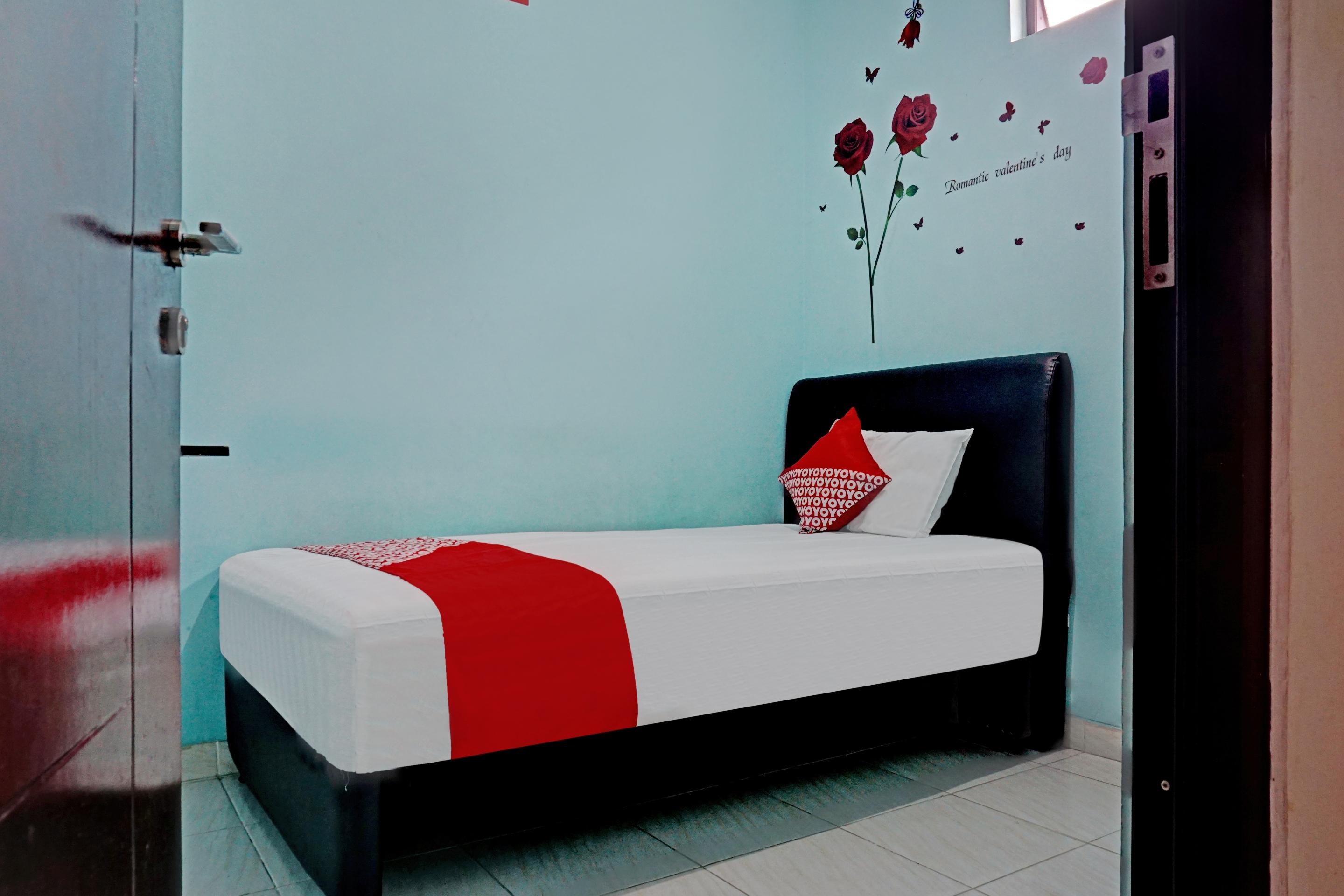 Oyo 90489 Kejora Homestay Джакарта Екстериор снимка