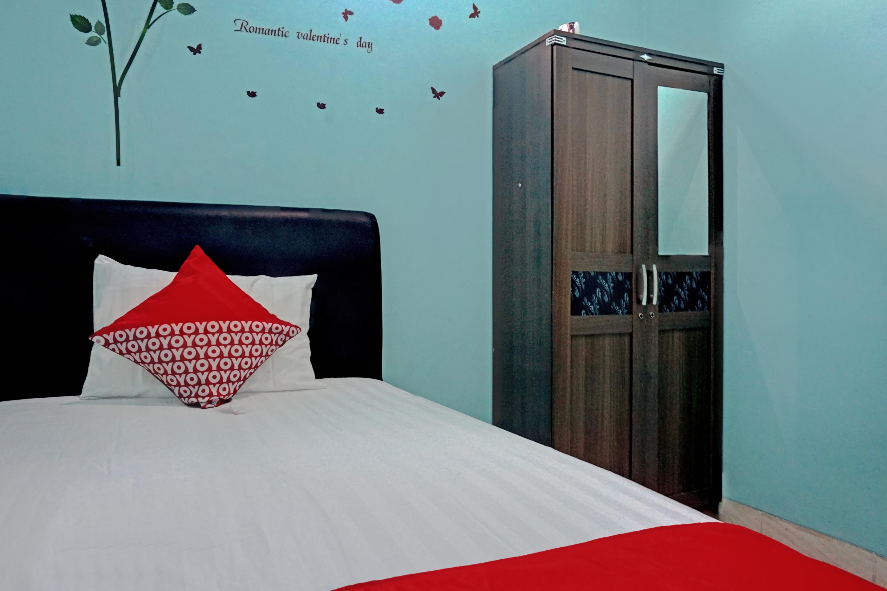 Oyo 90489 Kejora Homestay Джакарта Екстериор снимка