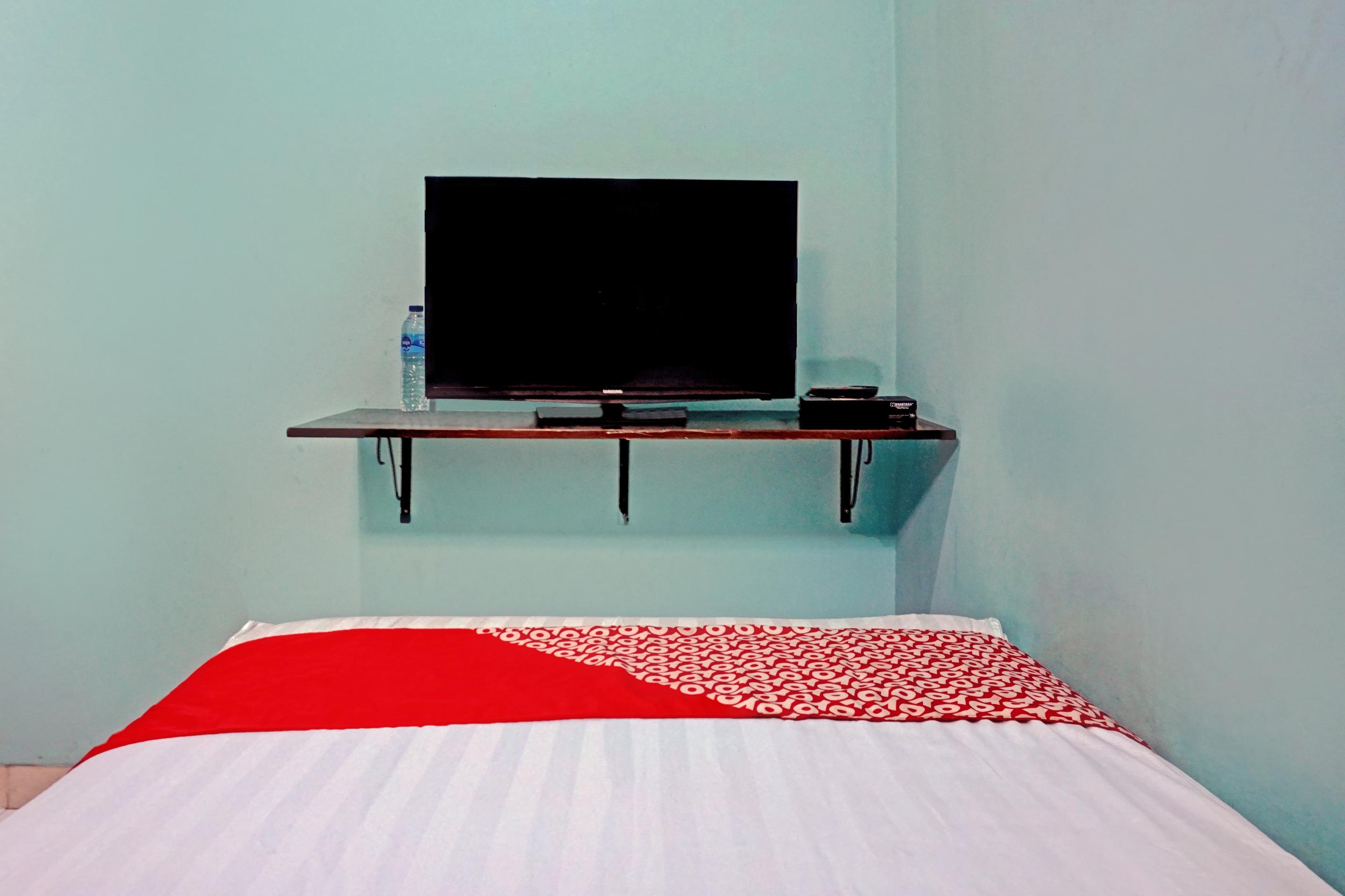 Oyo 90489 Kejora Homestay Джакарта Екстериор снимка