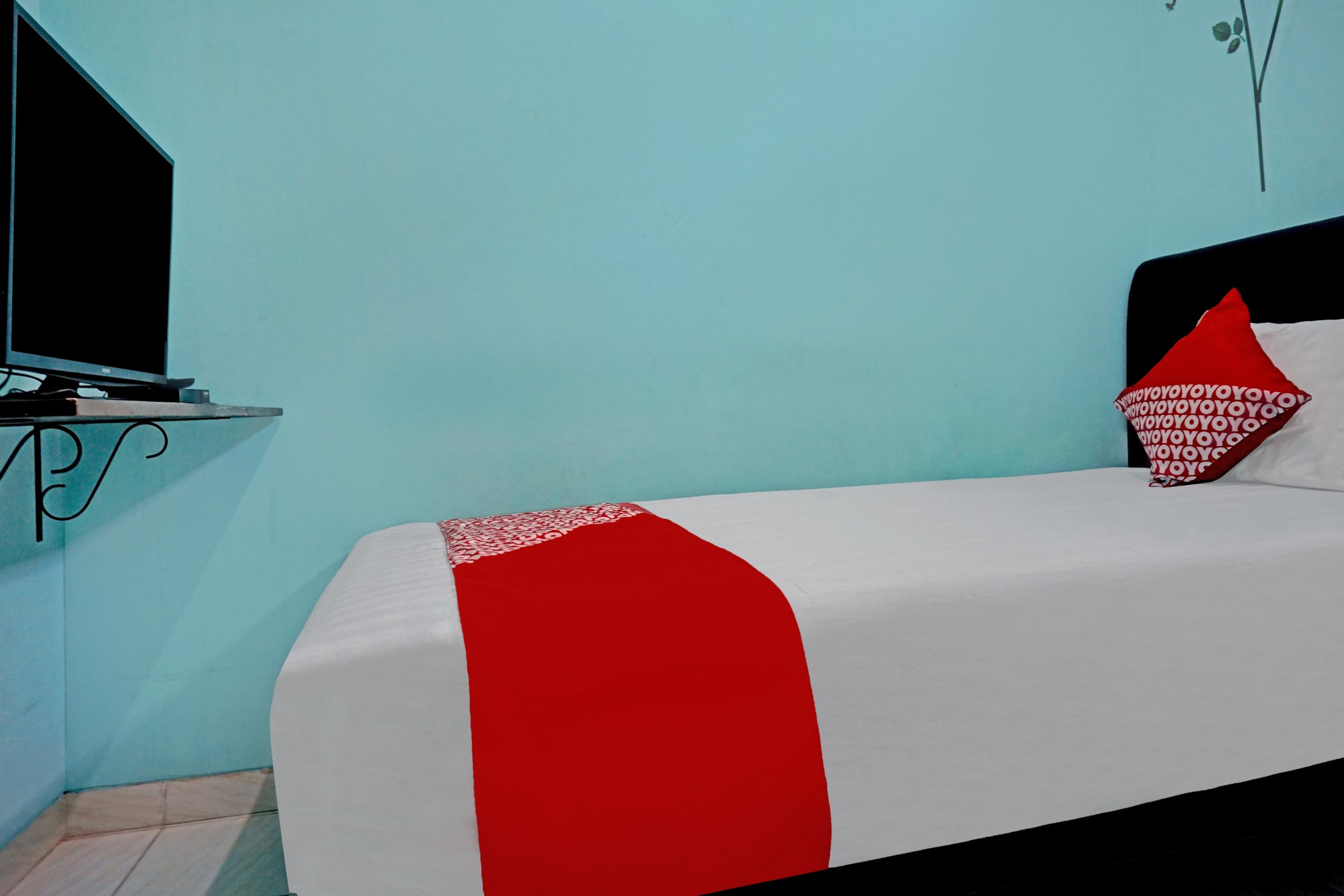 Oyo 90489 Kejora Homestay Джакарта Екстериор снимка