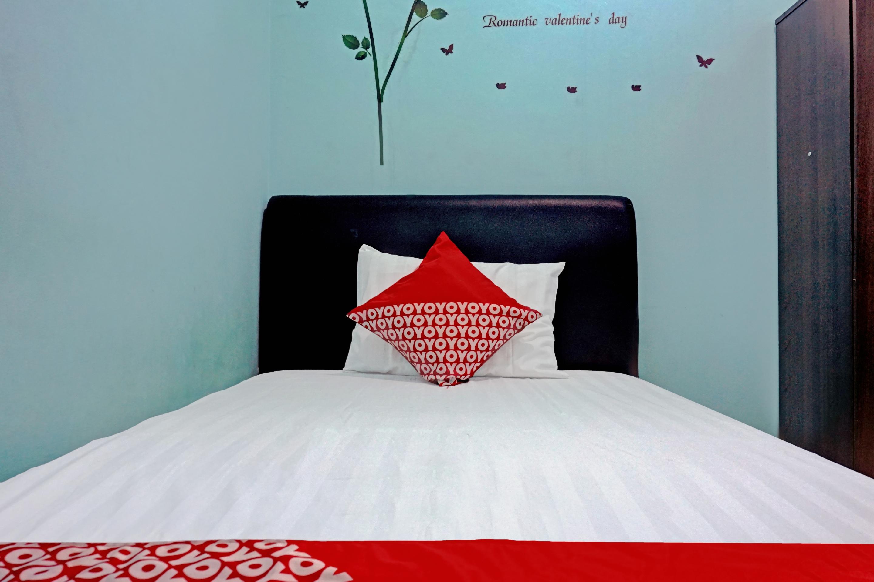 Oyo 90489 Kejora Homestay Джакарта Екстериор снимка