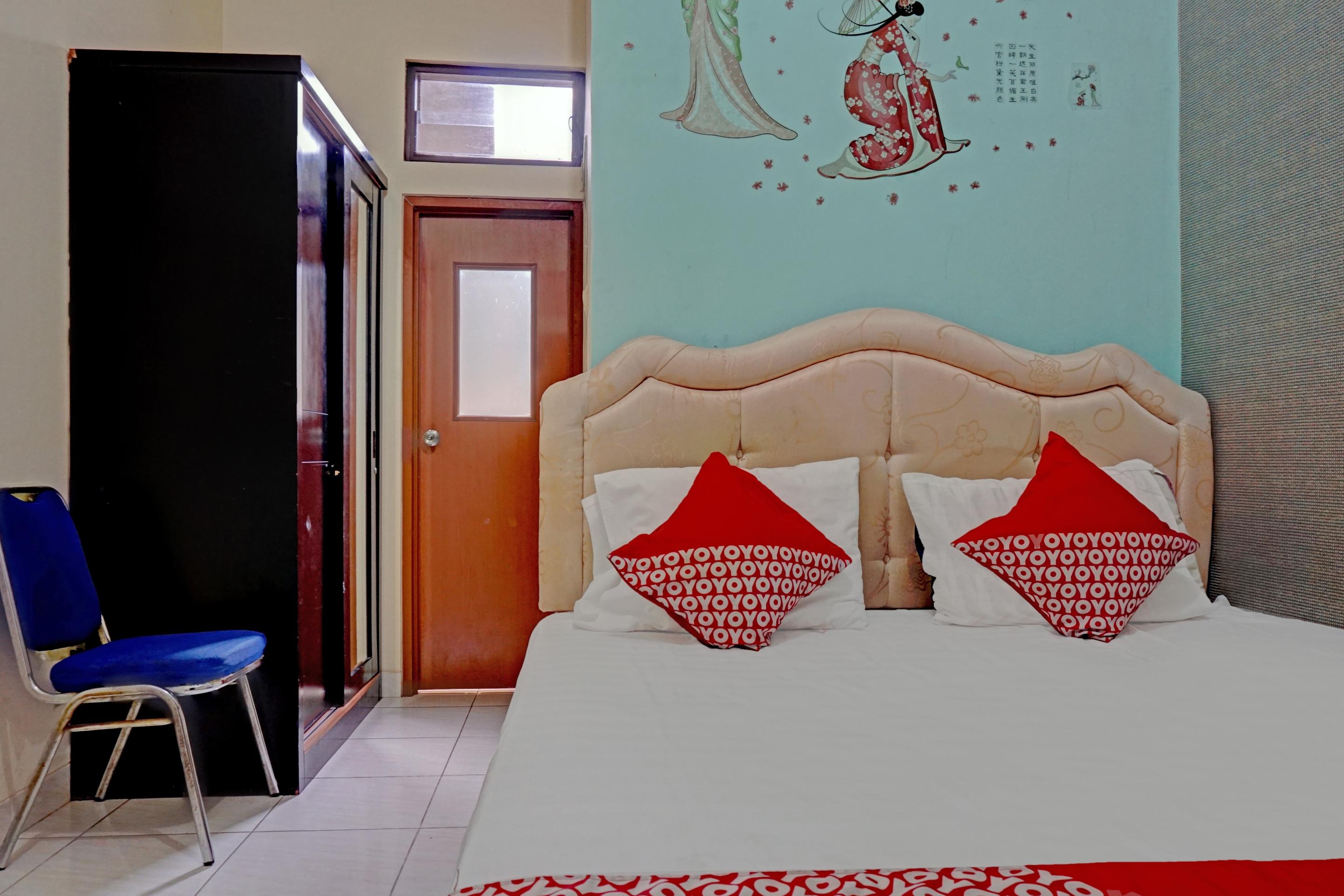 Oyo 90489 Kejora Homestay Джакарта Екстериор снимка