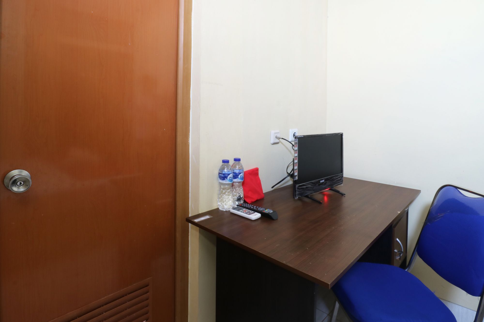Oyo 90489 Kejora Homestay Джакарта Екстериор снимка
