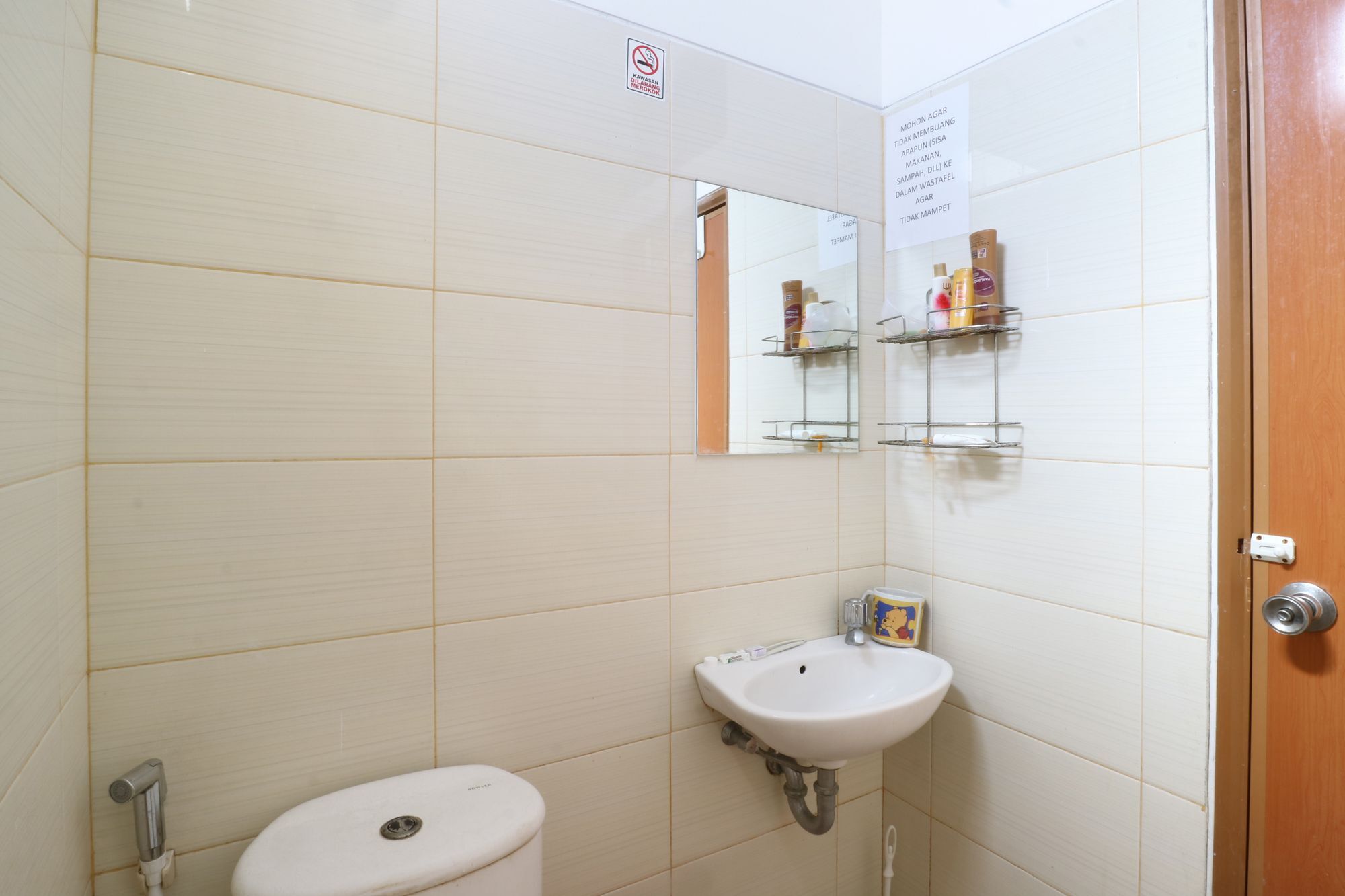 Oyo 90489 Kejora Homestay Джакарта Екстериор снимка