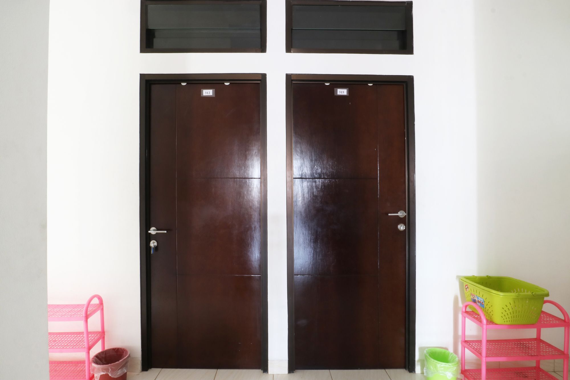 Oyo 90489 Kejora Homestay Джакарта Екстериор снимка