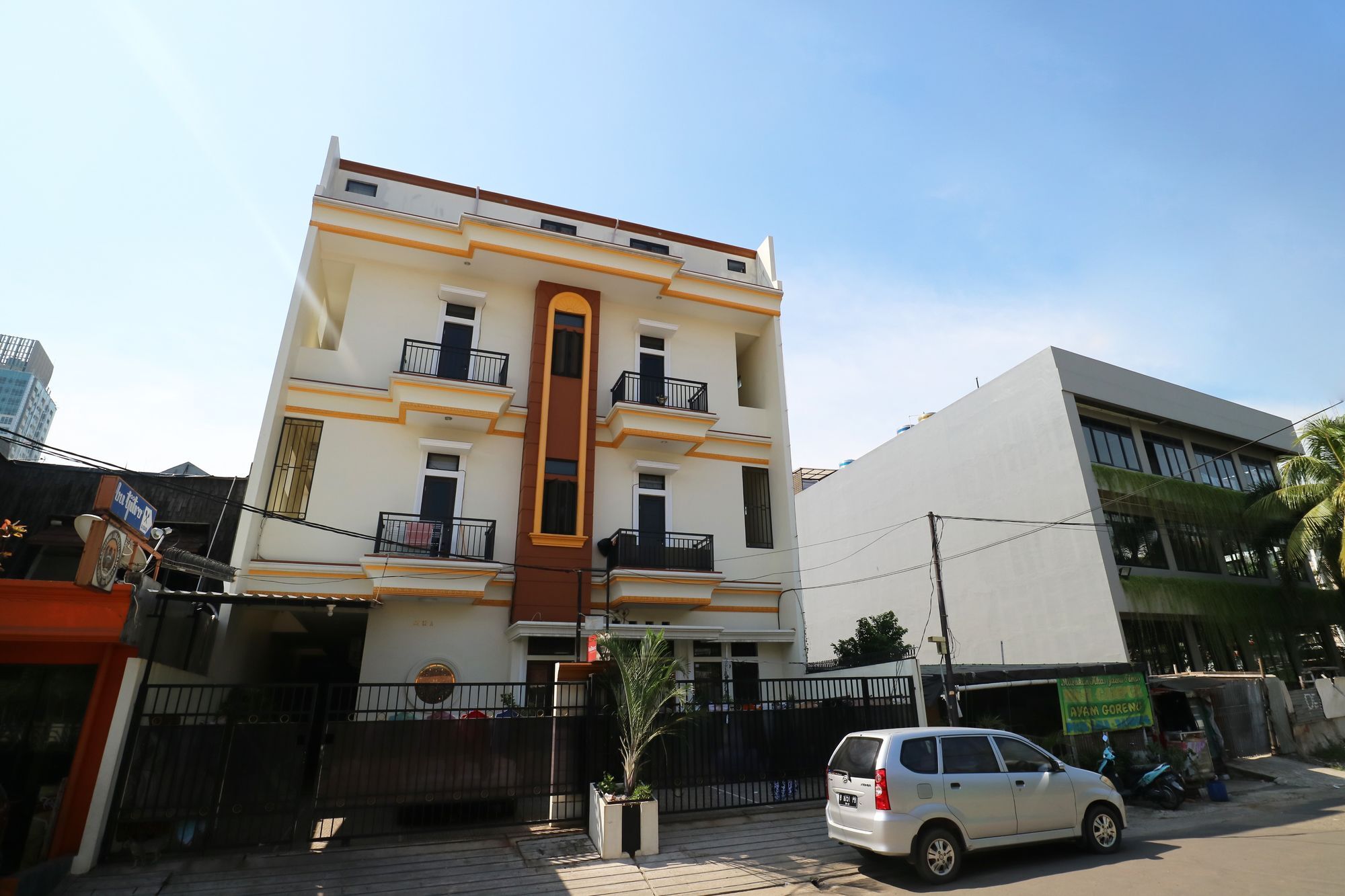 Oyo 90489 Kejora Homestay Джакарта Екстериор снимка