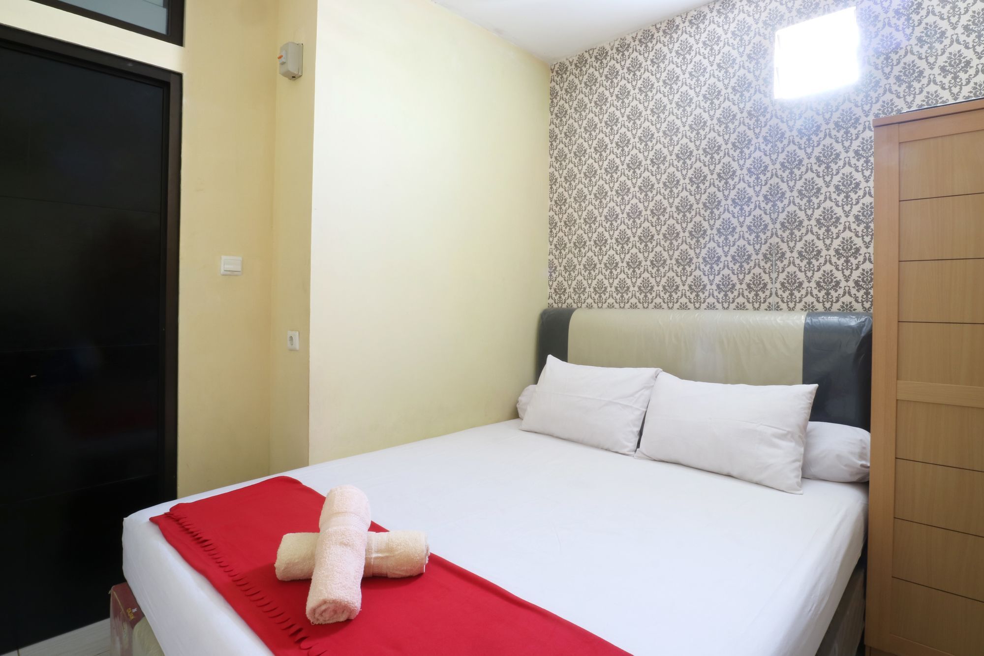 Oyo 90489 Kejora Homestay Джакарта Екстериор снимка