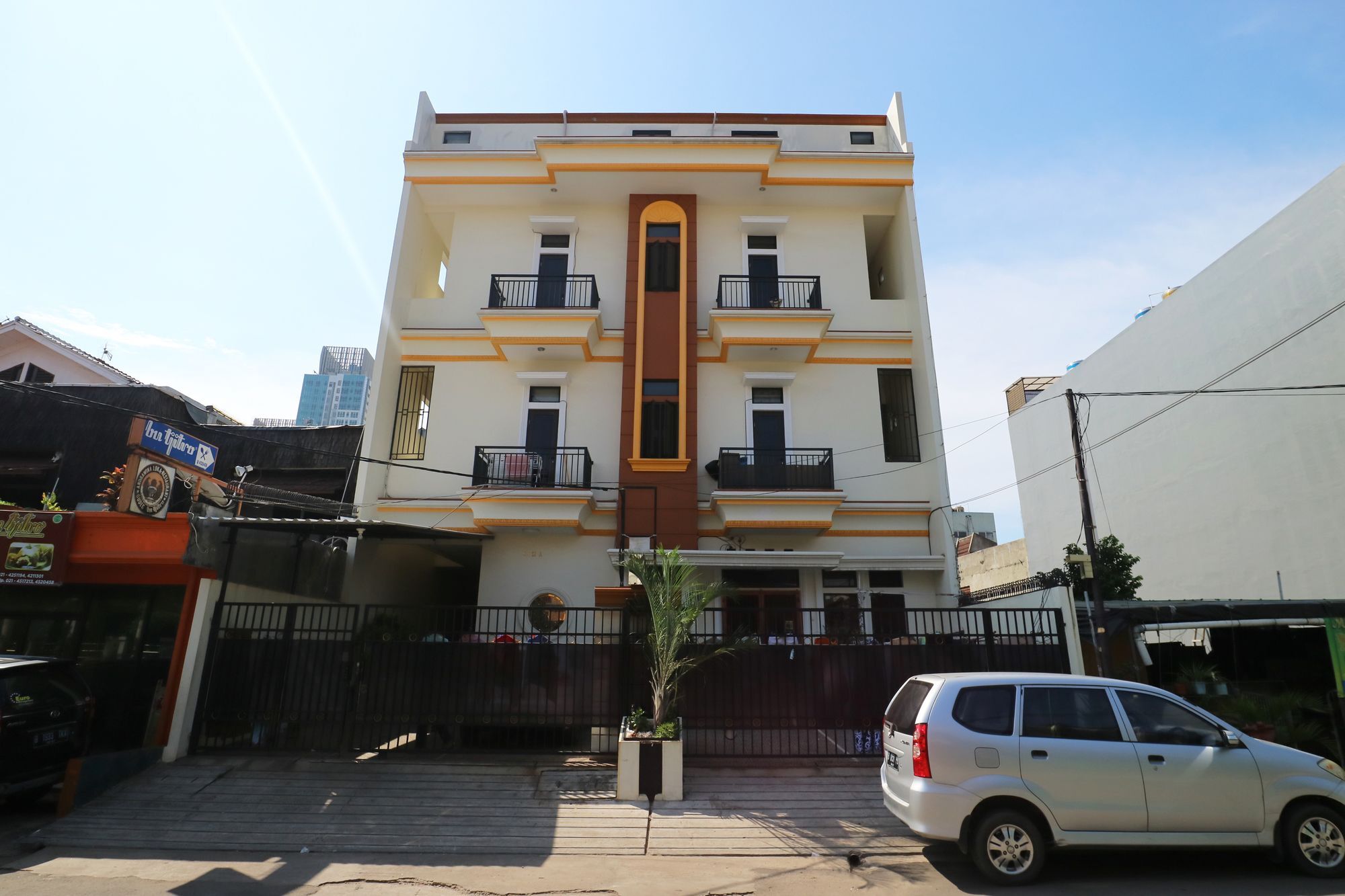 Oyo 90489 Kejora Homestay Джакарта Екстериор снимка