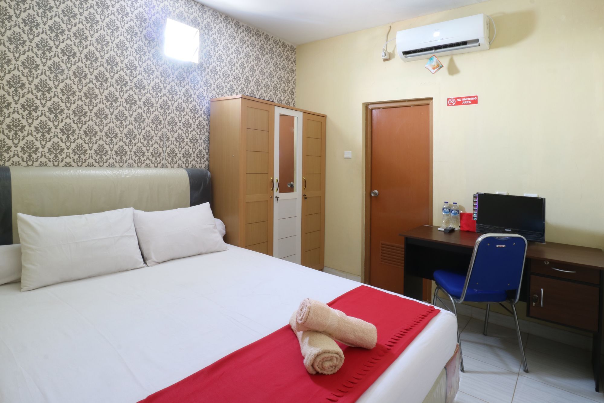 Oyo 90489 Kejora Homestay Джакарта Екстериор снимка