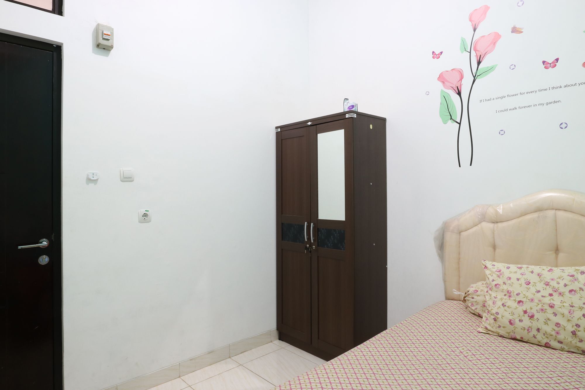 Oyo 90489 Kejora Homestay Джакарта Екстериор снимка