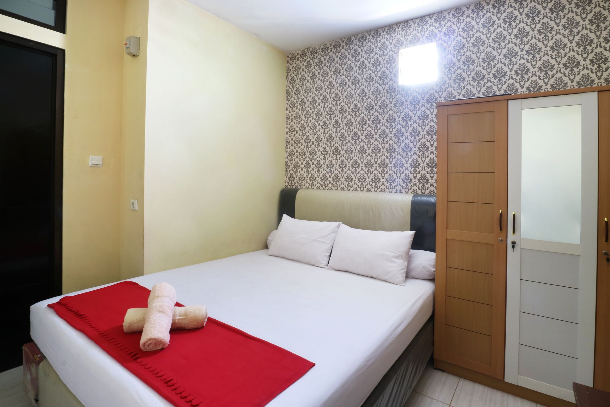Oyo 90489 Kejora Homestay Джакарта Екстериор снимка